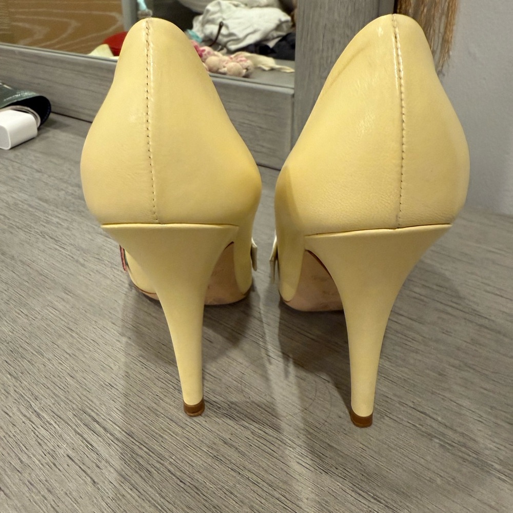 Louis Vuitton Spring 2008 Yellow Leather Crystal Embellished Heels - Picture 7 of 9